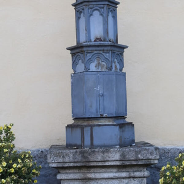 Arneth Grabmal und Gedenktafel / © Pfarrgemeinde Leopoldschlag Arneth Grabmal und Gedenktafel