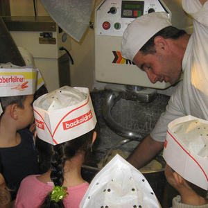 Kindergarten besucht Bäckerei