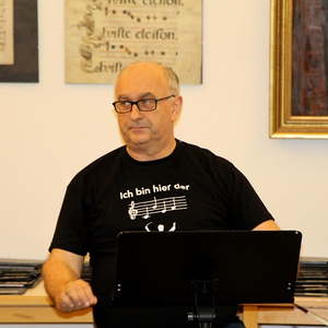Dirigent Wolfgang Kreuzhuber legt gleich mal los...